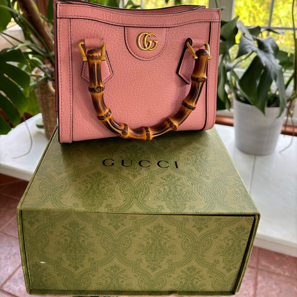 Authentic GUCCI Diana Mini Tote Bag in Pink Leather - Picture 2 of 10